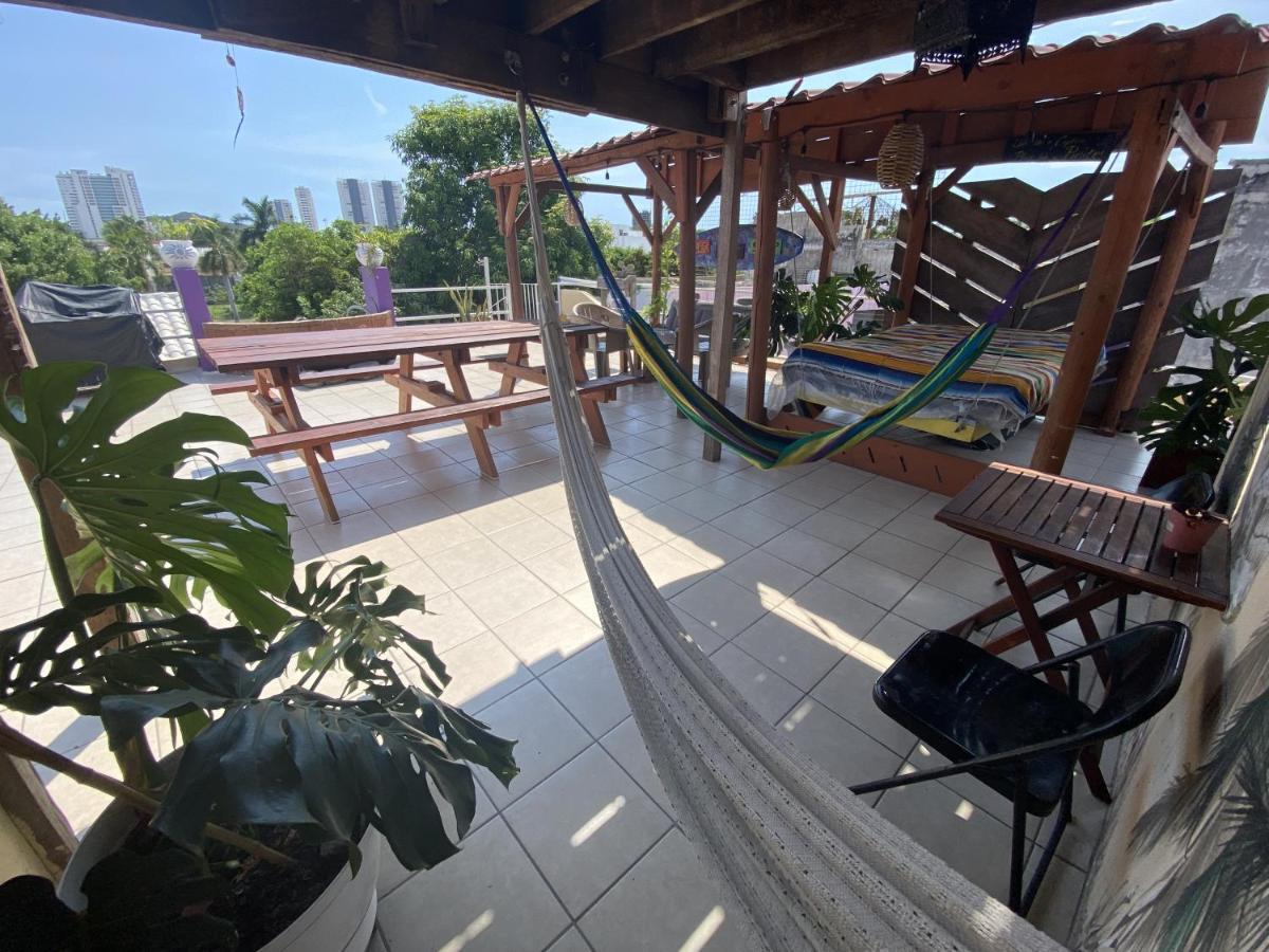 Wandering Monkey Guest House Mazatlán Exteriör bild